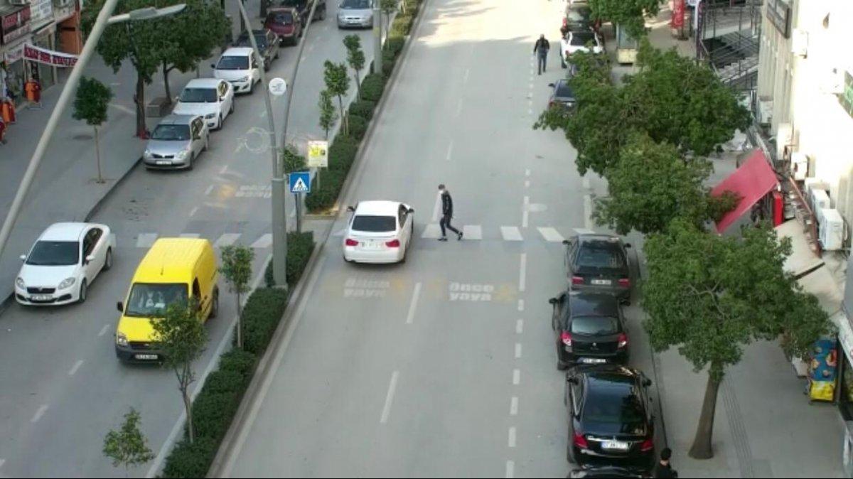 Hatay'da yayaları beklemek zorunda olmadığını söyledi, cezayı yedi