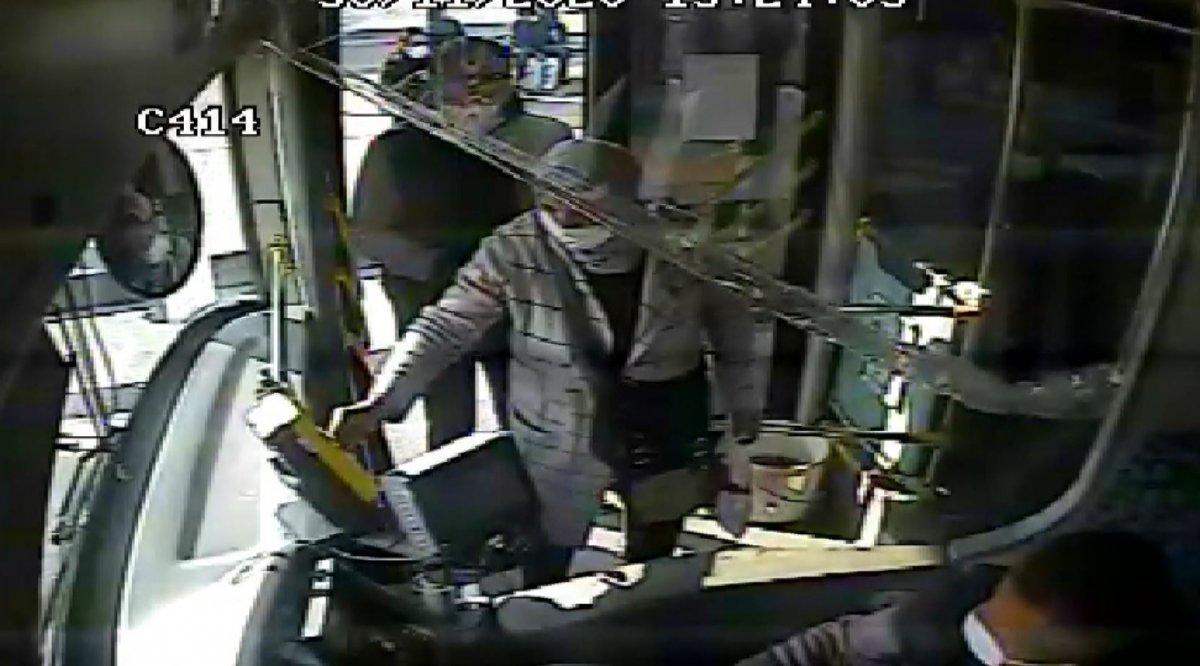 Pendik'te otobüs şoförüne zor anlar yaşatan kadın yolcu kamerada