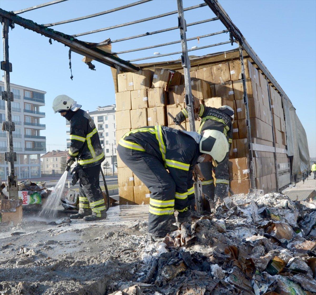 Aksaray'da deterjan yüklü tırda yangın çıktı