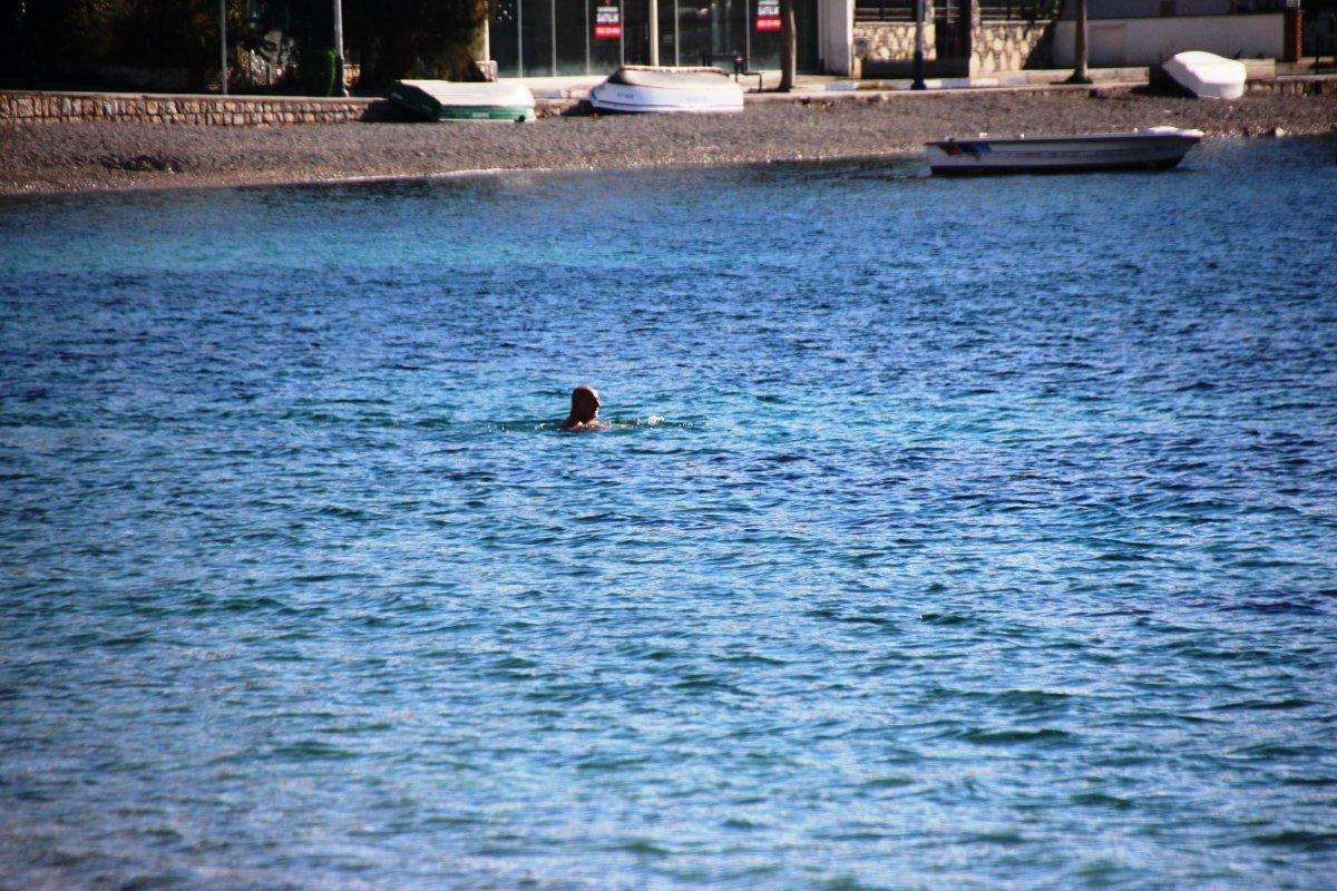 Bodrum'da denizin keyfini sokağa çıkma kısıtlamasında çıkardılar