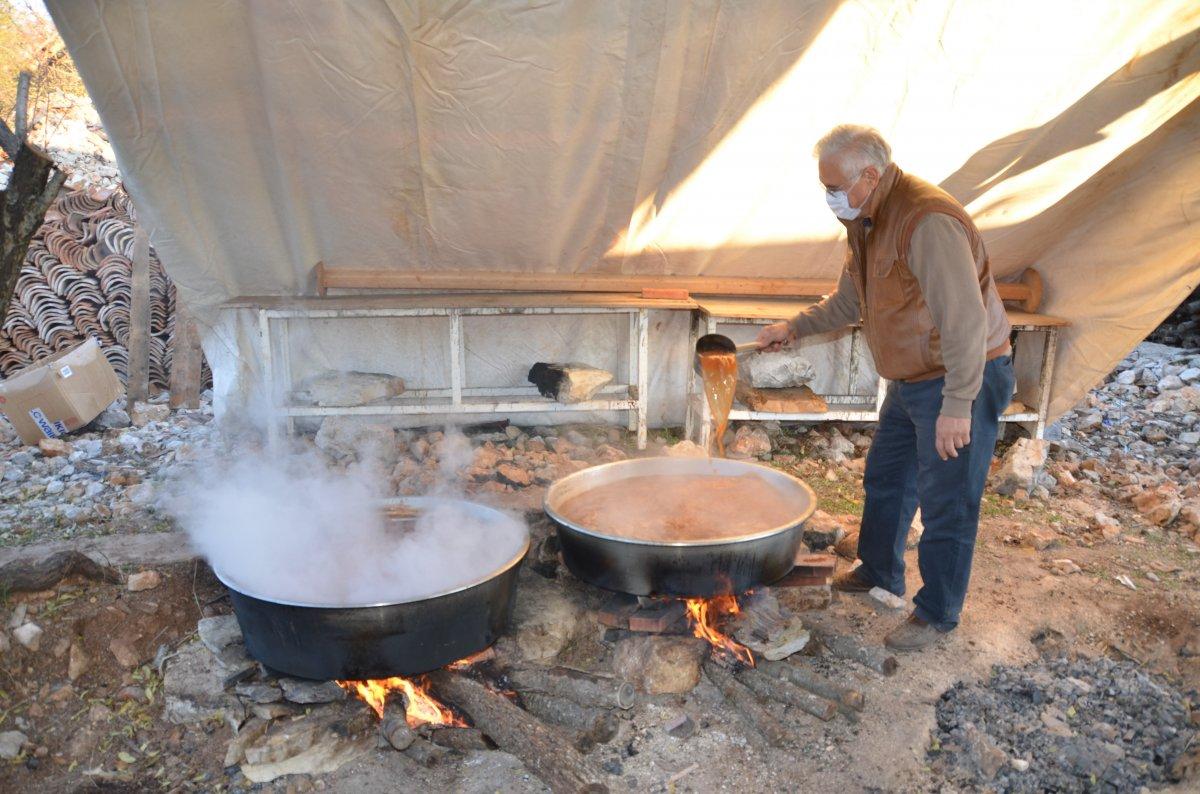 Andız pekmezi bölgenin geçim kaynağı