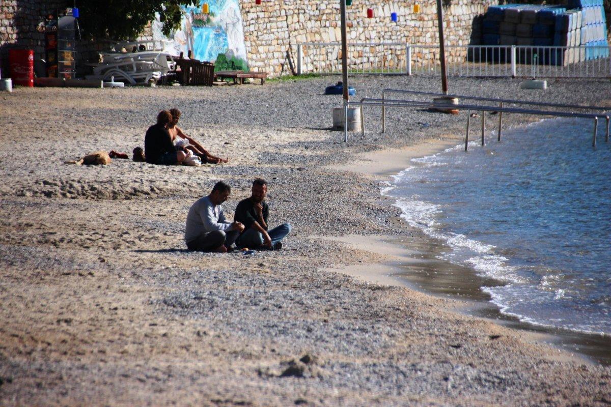 Bodrum'da denizin keyfini sokağa çıkma kısıtlamasında çıkardılar