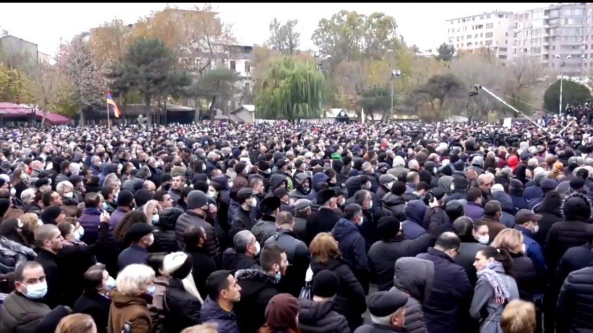 Ermenistan muhalefeti görevi bırakması için Paşinyan'a 3 gün süre tanıdı