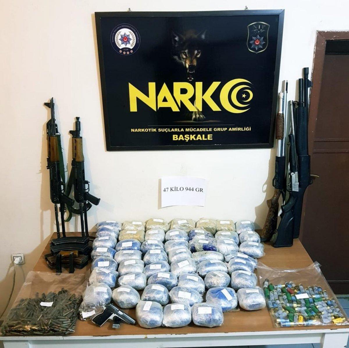 Van polisi 47 kilo afyon sakızı ele geçirdi