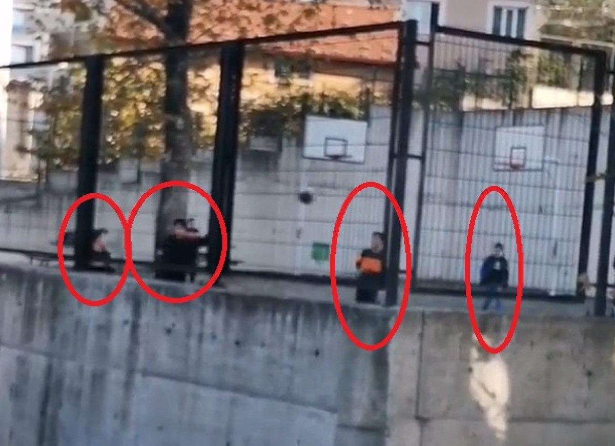 Bursa'da ekip otosunun sesini duyan çocukların telaşı görüntülendi