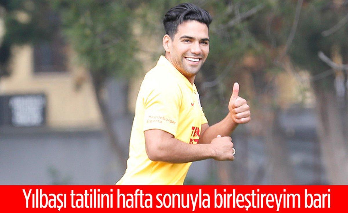 Taylan Antalyalı ailesine ev aldı