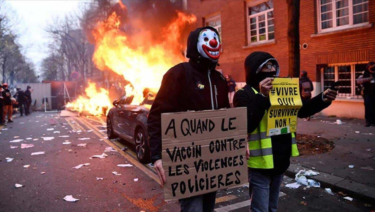 Fransa'da göstericiler sokağa indi, ortalık yine karıştı