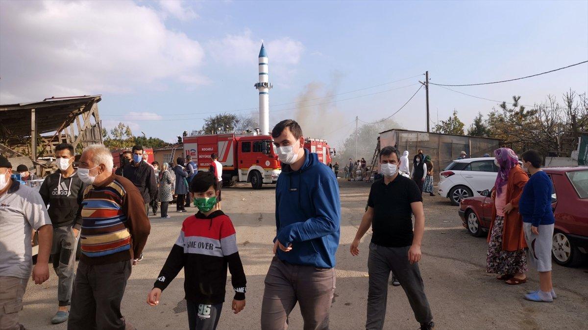 Kocaeli'de alevler arasında kalan cami kullanılamaz hale geldi