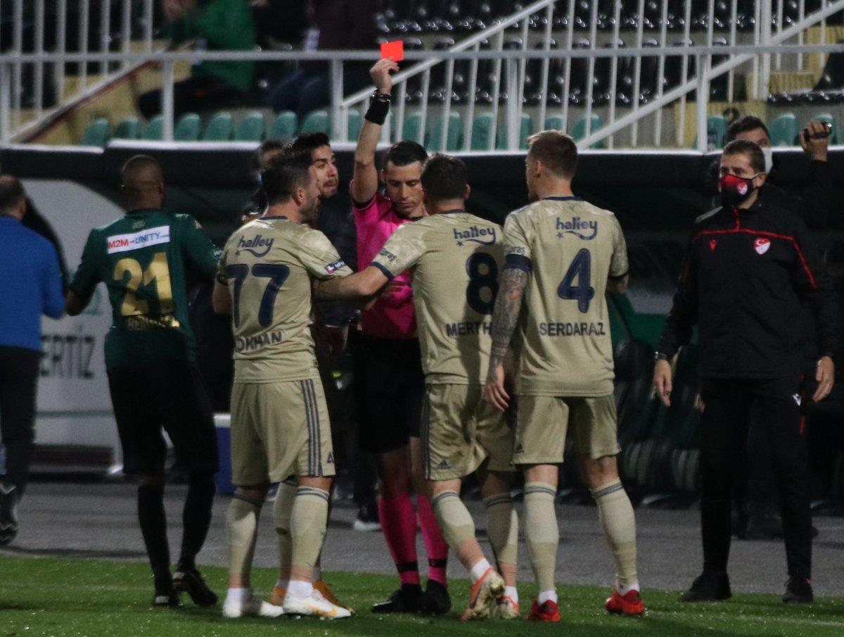 Fenerbahçe'de Serdar Aziz kırmızı kart gördü