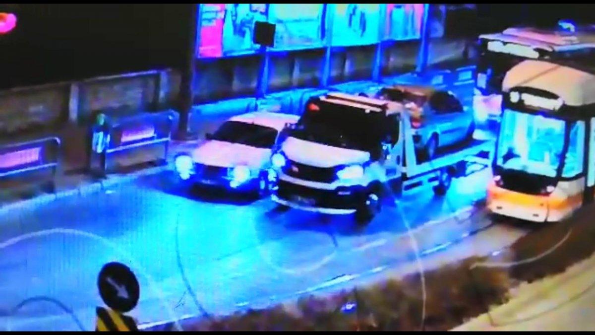 Eskişehir'de boş arsada bulunan aracı çekiciyle çaldılar