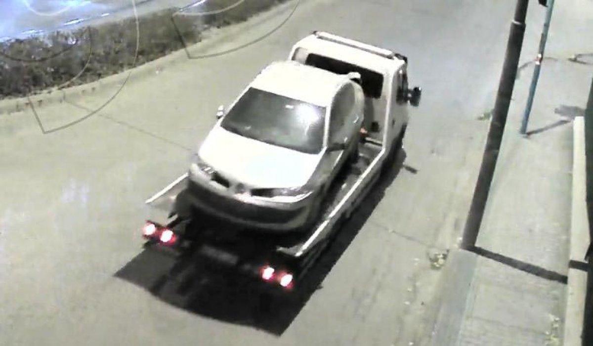 Eskişehir'de boş arsada bulunan aracı çekiciyle çaldılar