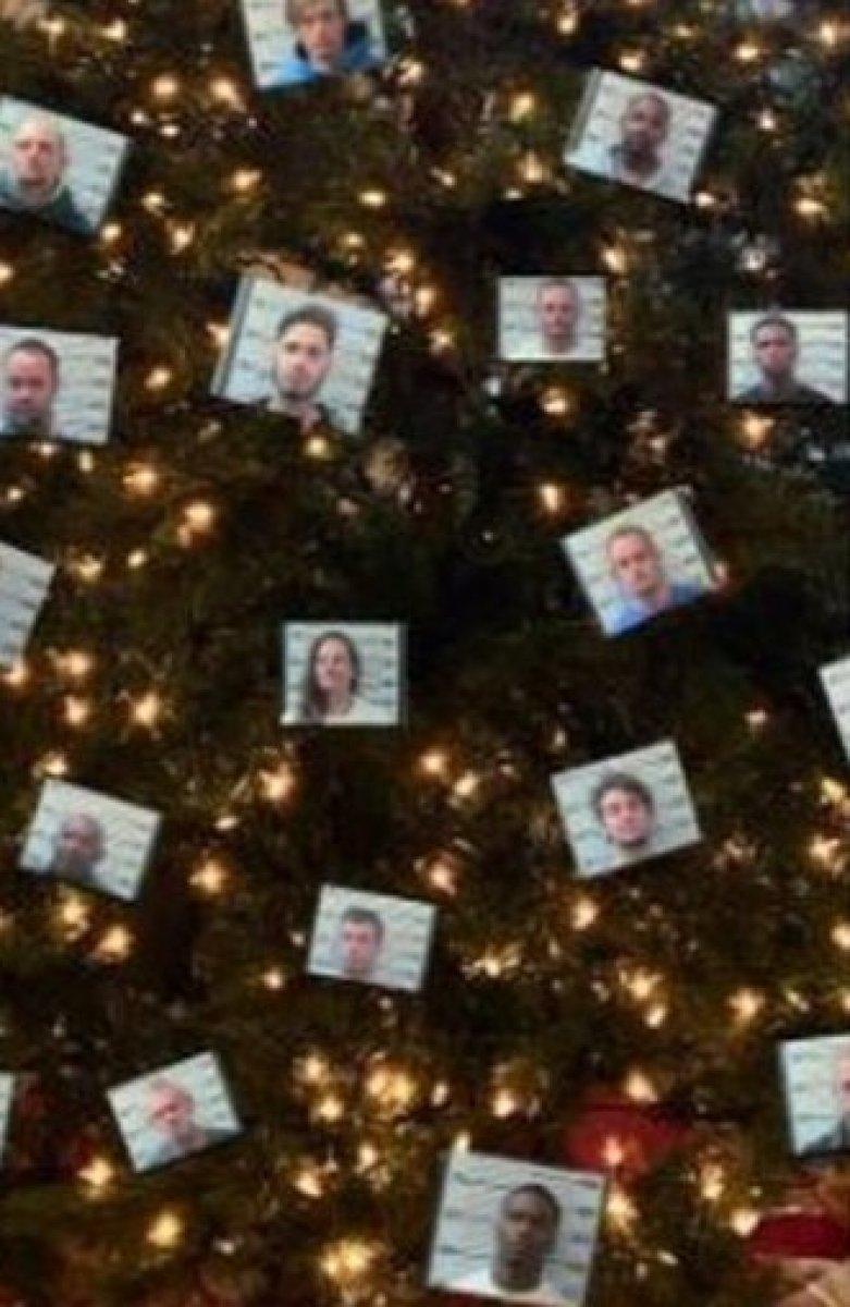 ABD’de suçluların fotoğraflarıyla süslenen Noel ağacına tepki yağdı