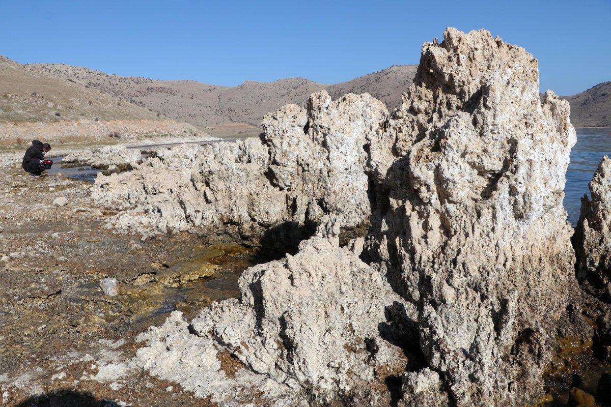 Van Gölü çekilince dünyanın en büyük mikrobiyalitleri gün yüzüne çıktı