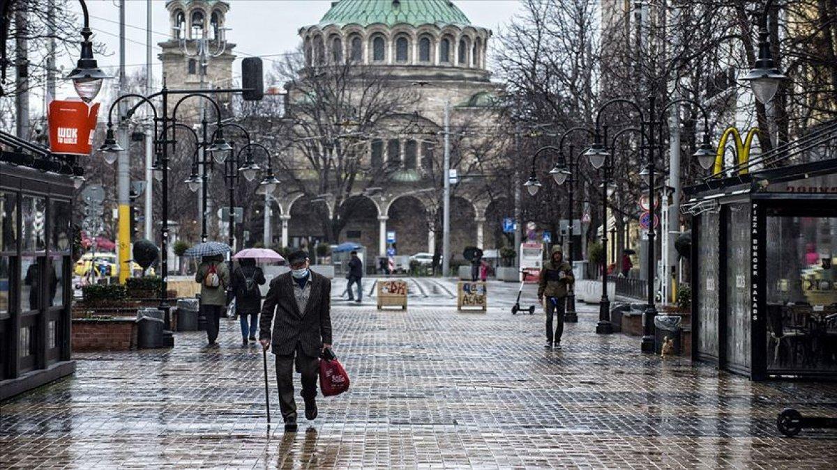 Avrupa'da ikinci dalga: Koronavirüs vakalarında rekor artış sürüyor