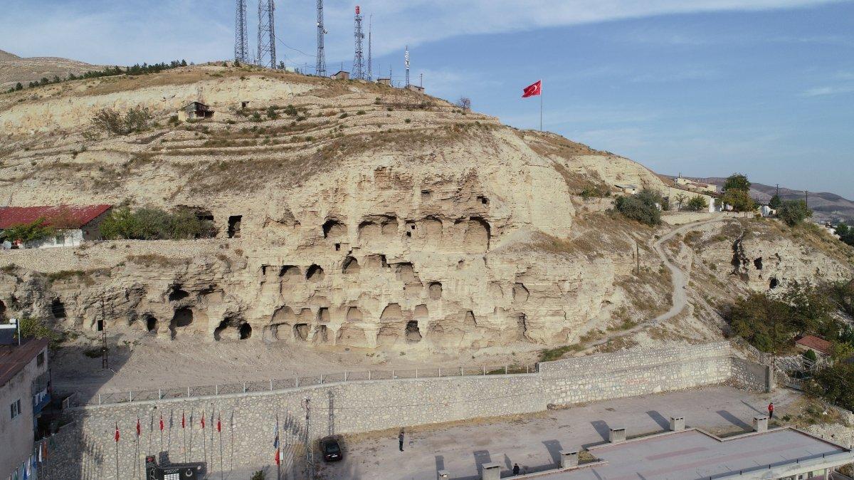 Sivas'taki 4 bin yıllık apartman, yıllara meydan okuyor