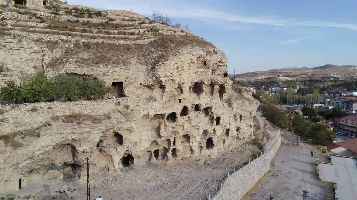 Sivas'taki 4 bin yıllık apartman, yıllara meydan okuyor