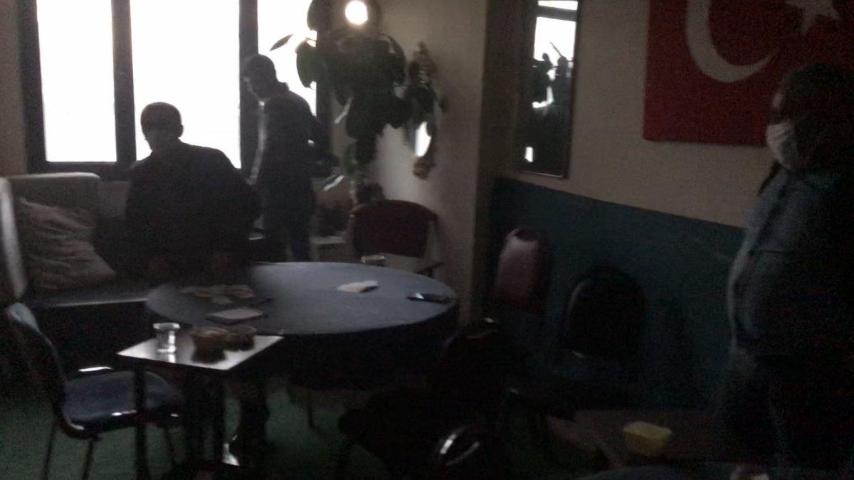 Esenyurt'ta 'cenazemiz var' diye toplanıp kumar oynadılar