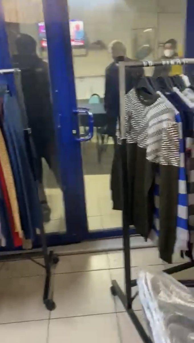 Kağıthane’de tuhafiye görünümlü kıraathaneye baskın