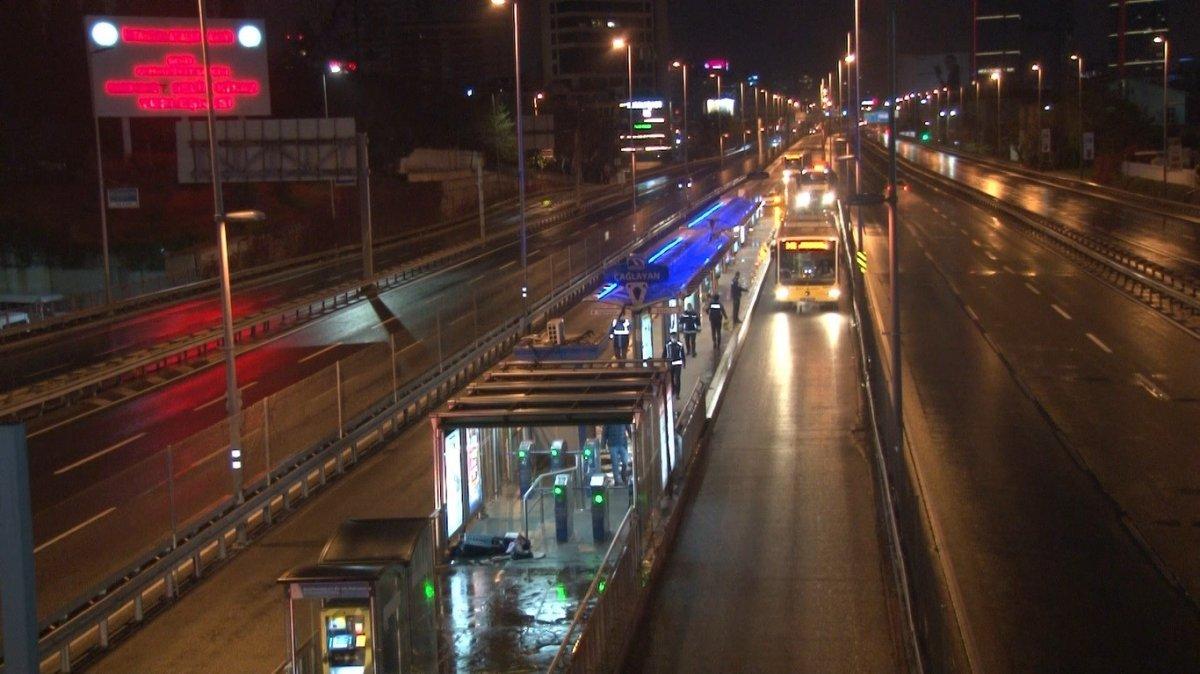 Çağlayan Metrobüs durağında bomba paniği
