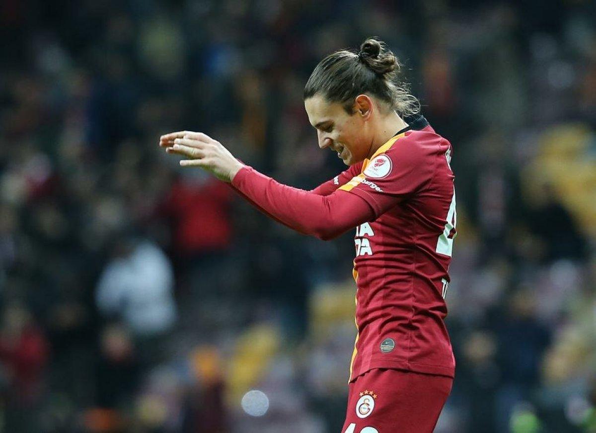 Taylan Antalyalı: Gerrard'ın imzaladığı formayı evime astım