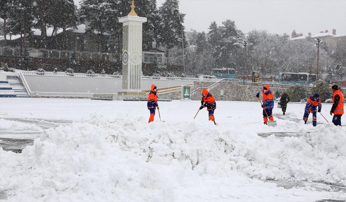 Erzurum'da kar timleri işbaşında