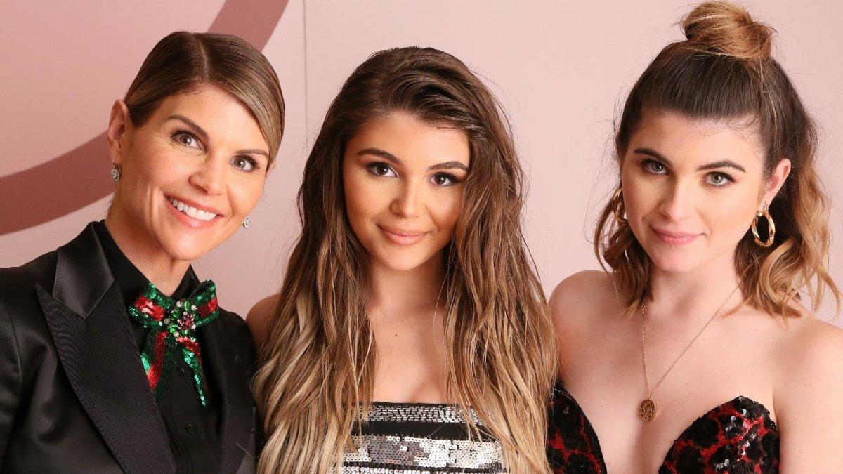 Lori Loughlin'in kızı Olivia Jade, üniversiteye kayıt skandalında özür diledi