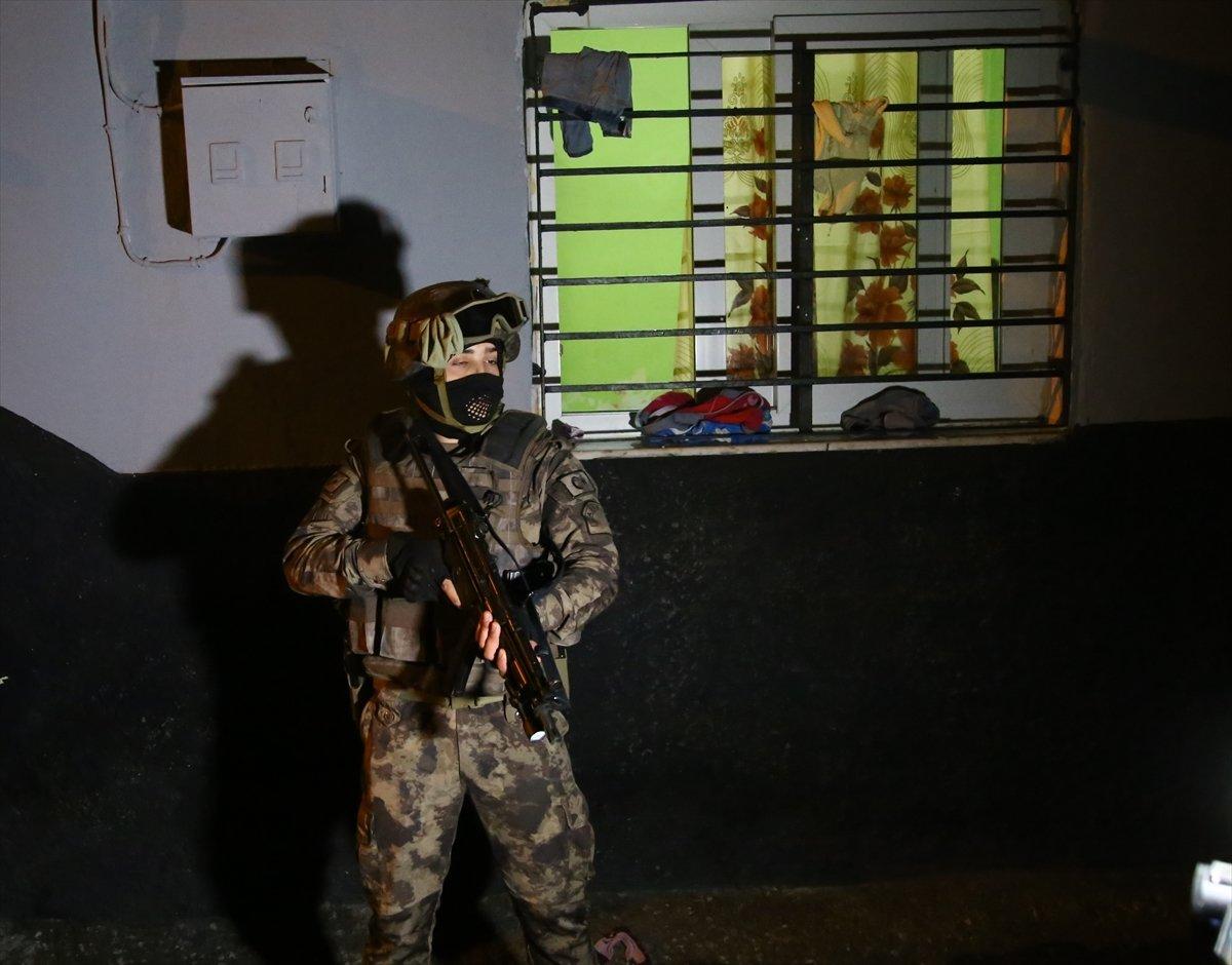 Adana'da şafak vakti uyuşturucu operasyonu: 3 gözaltı