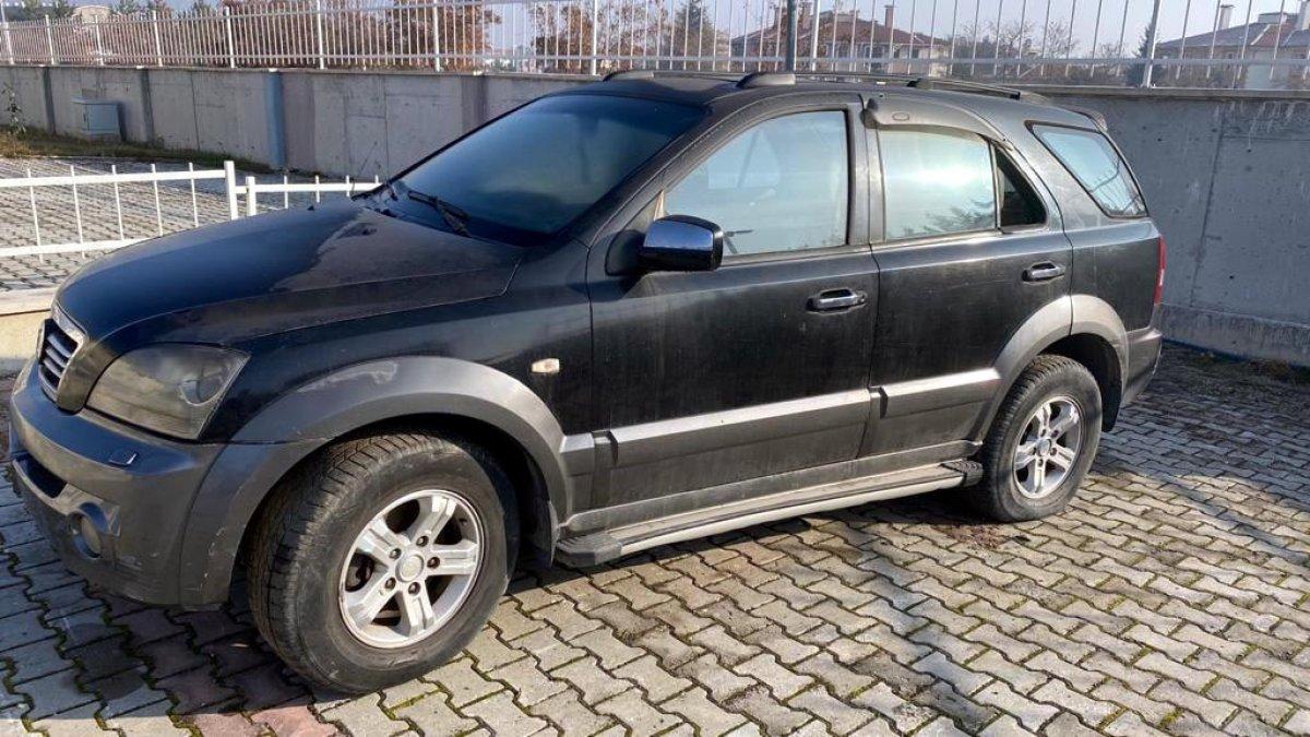 İstanbul'da park halinde olan cipi çekiciye yükletip çaldı