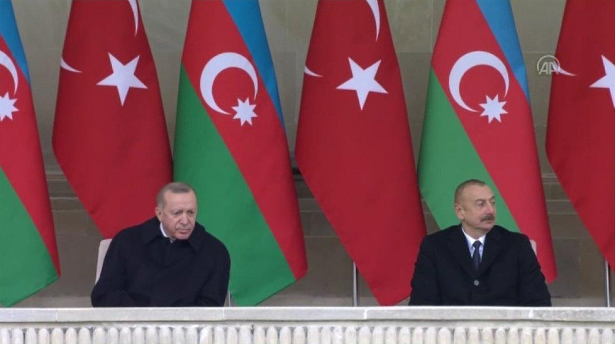 Azerbaycan'da Zafer Geçidi Töreninde Ceddin Deden çalındı