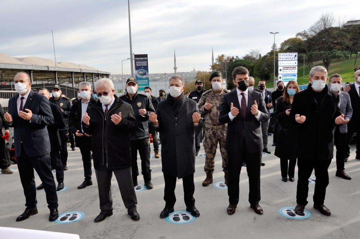 Ahmet Nur Çebi, Şehitler Anıtı’nda dua etti