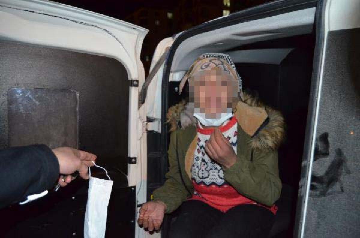 Aksaray'da kısıtlama saatlerinde parkta alkol alırken yakalandı