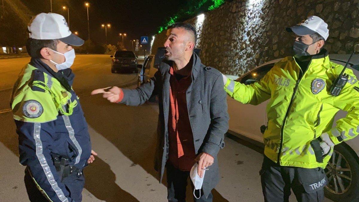 Karabük'te ceza yiyen alkollü sürücü, türkü söyledi