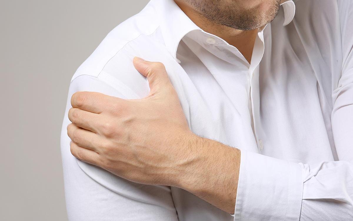 Sağ ve sol omuz ağrısı neden olur, nasıl geçer