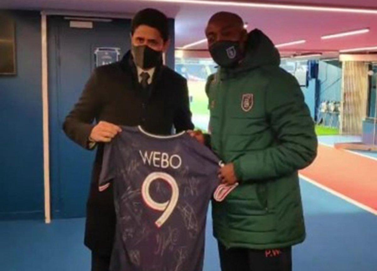 PSG Başkanı Nasser Al-Khelaifi, Webo'ya forma hediye etti