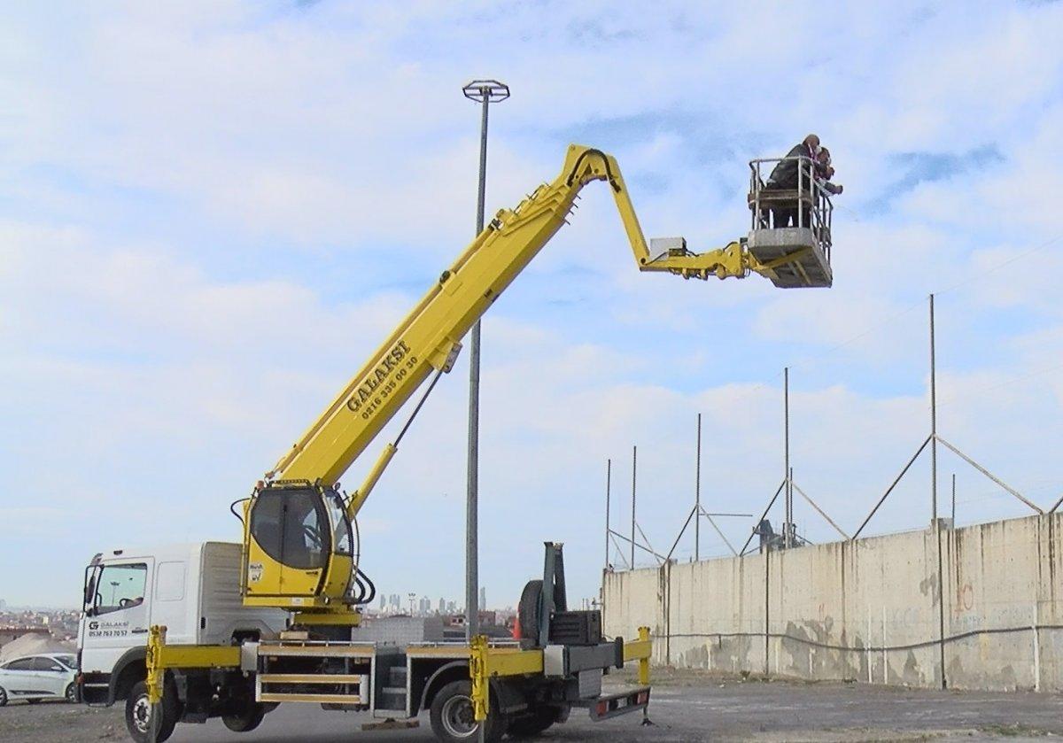 Boluspor Başkanı Abdullah Abat maçı vincin üstünden izledi