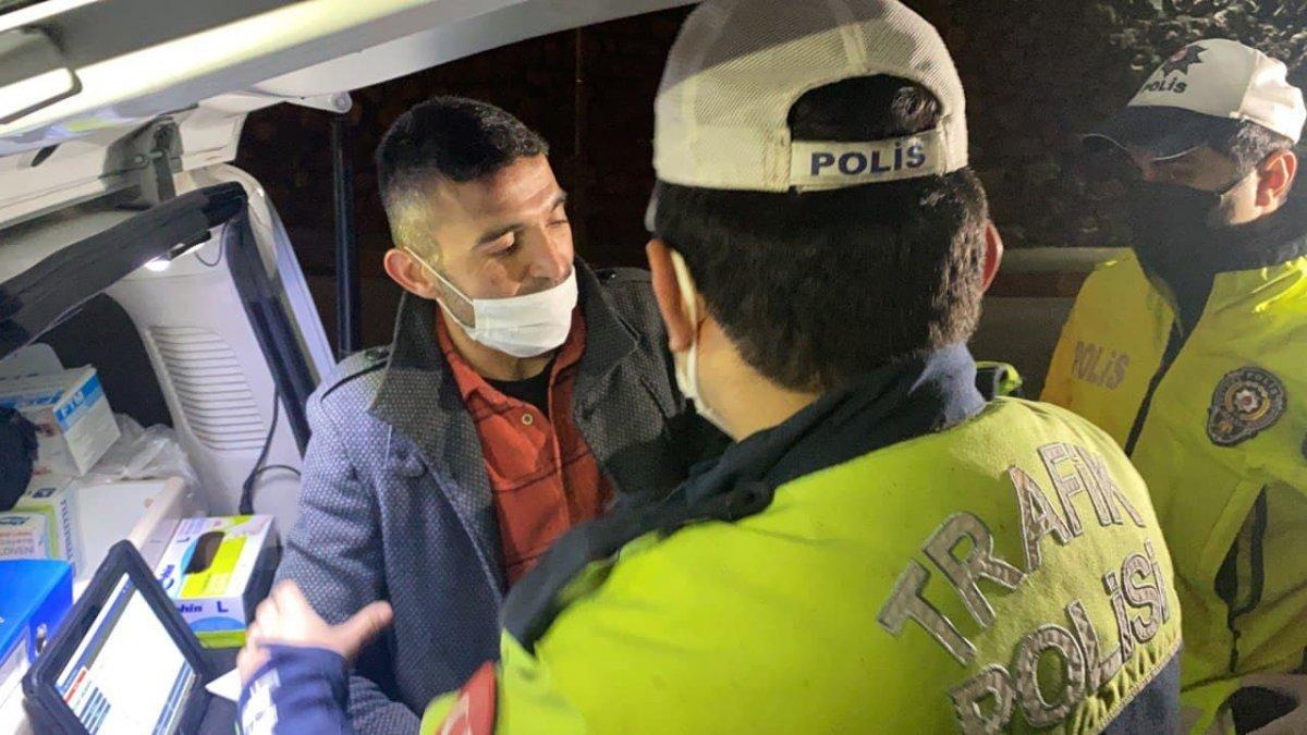 Karabük'te ceza yiyen alkollü sürücü, türkü söyledi