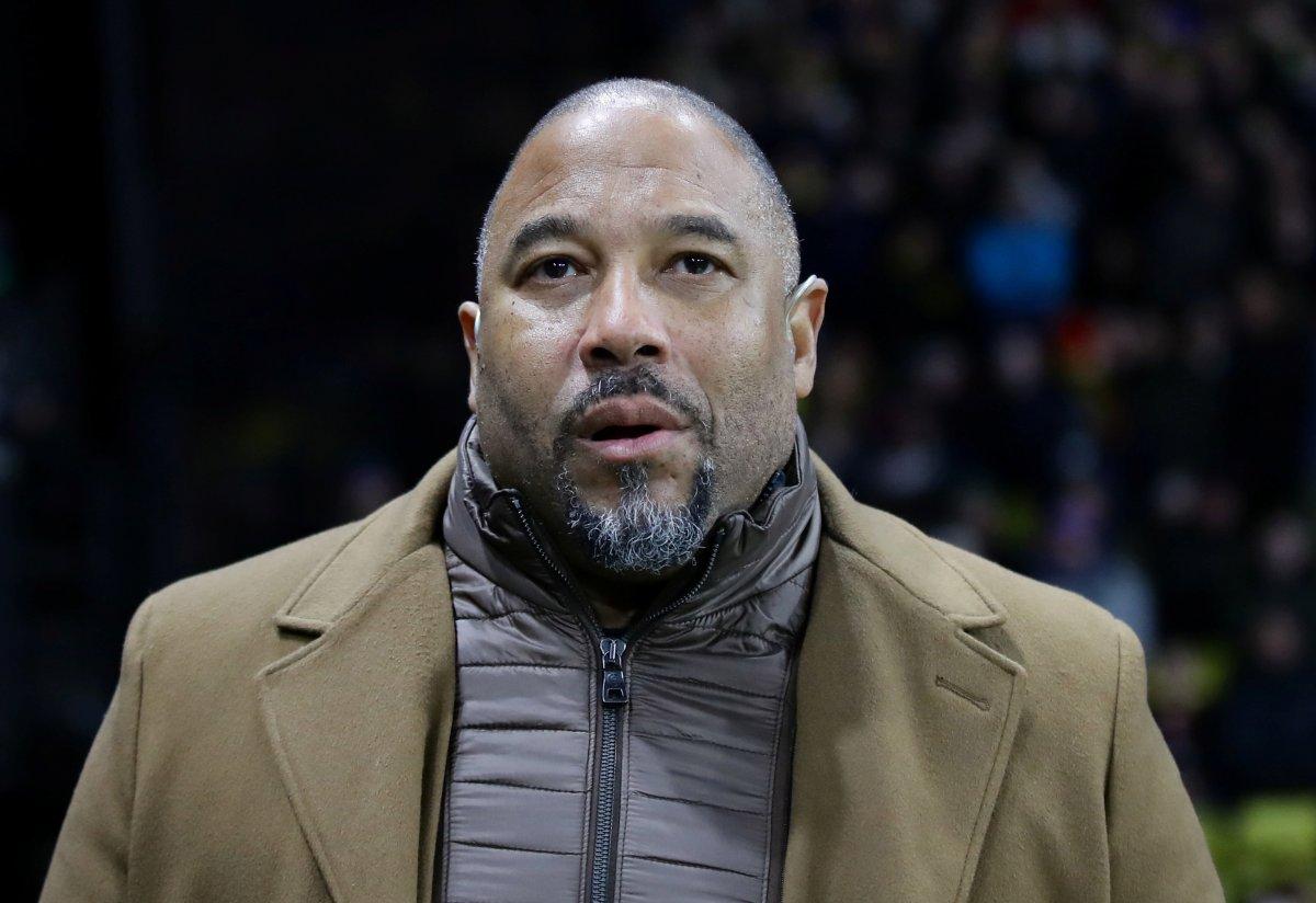 John Barnes, ırkçı hakemi savundu