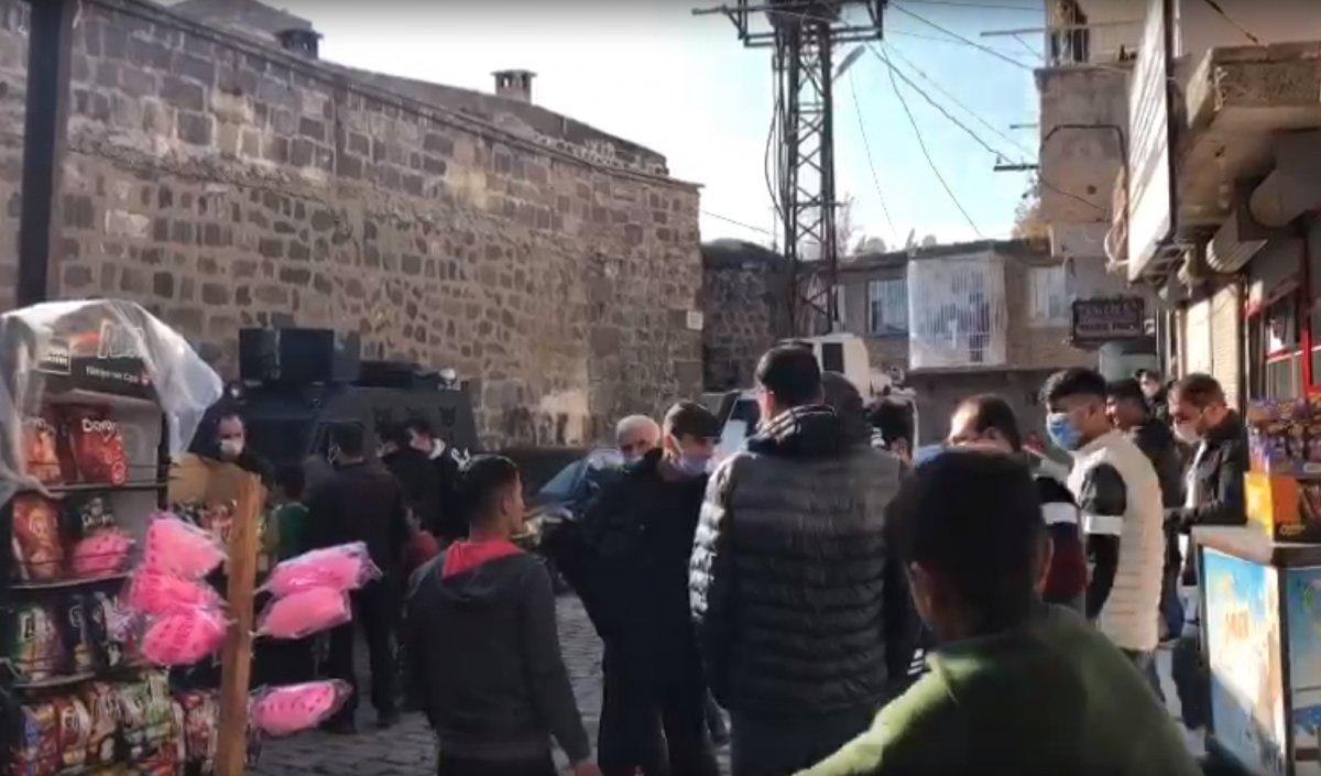 Diyarbakır'da kız çocuğunu kaçırmak isteyen 2 şüpheli tutuklandı