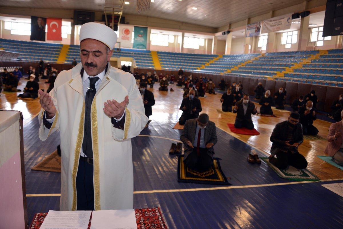 Erzurumlular hem yağmur hem de kar duası etti