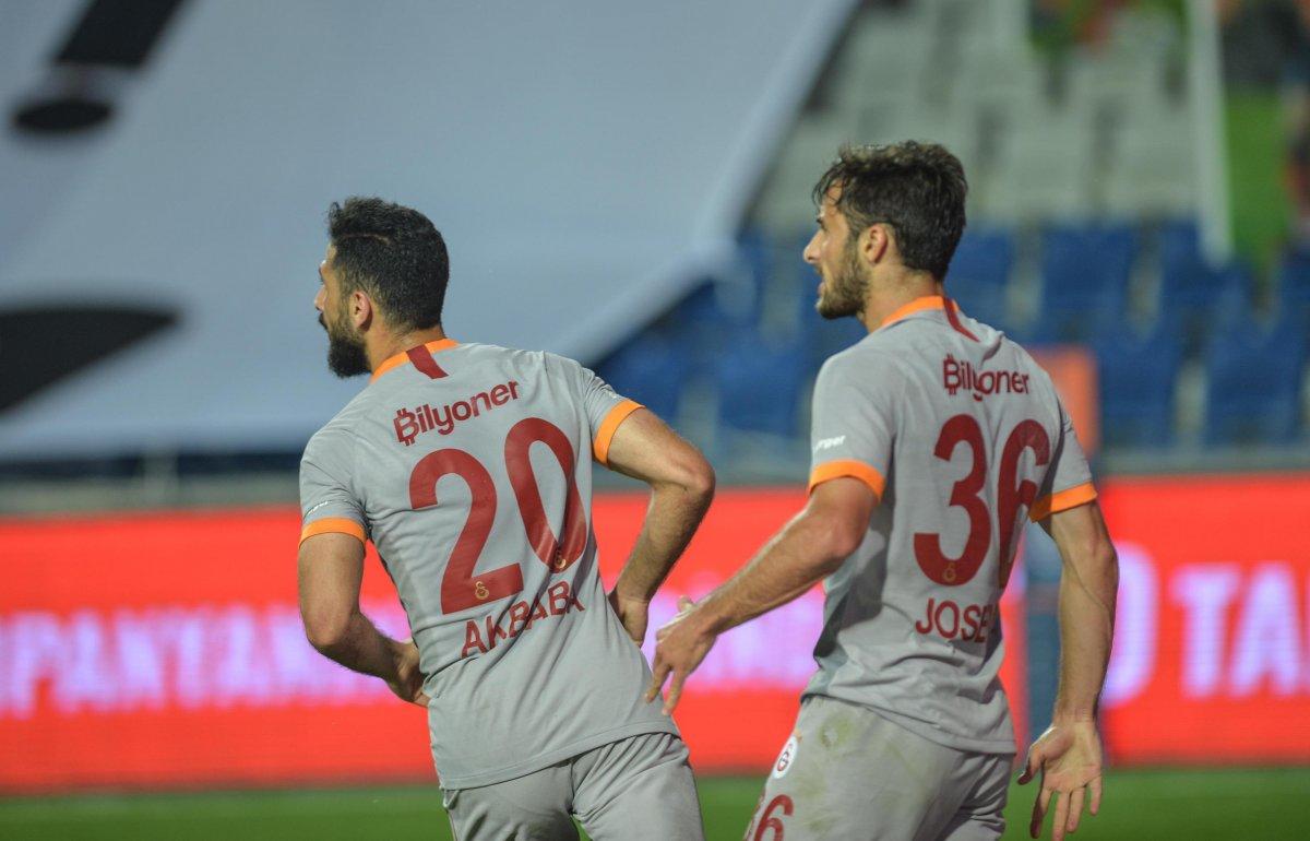 Emre Akbaba'ya indirimli yeni sözleşme