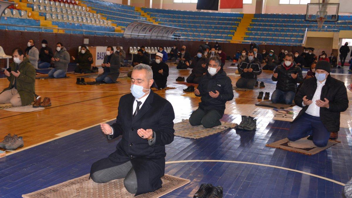 Erzurumlular hem yağmur hem de kar duası etti