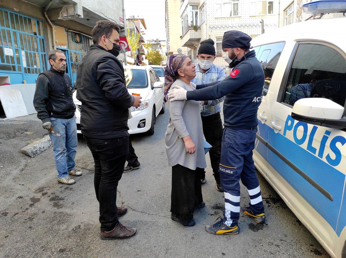 Beyoğlu’nda yanan evde engelli eşinin olduğunu görünce bayıldı