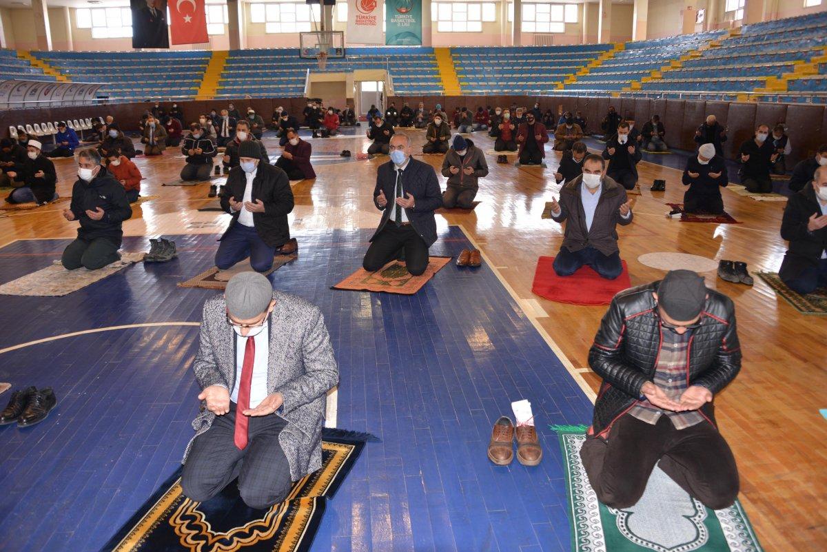 Erzurumlular hem yağmur hem de kar duası etti