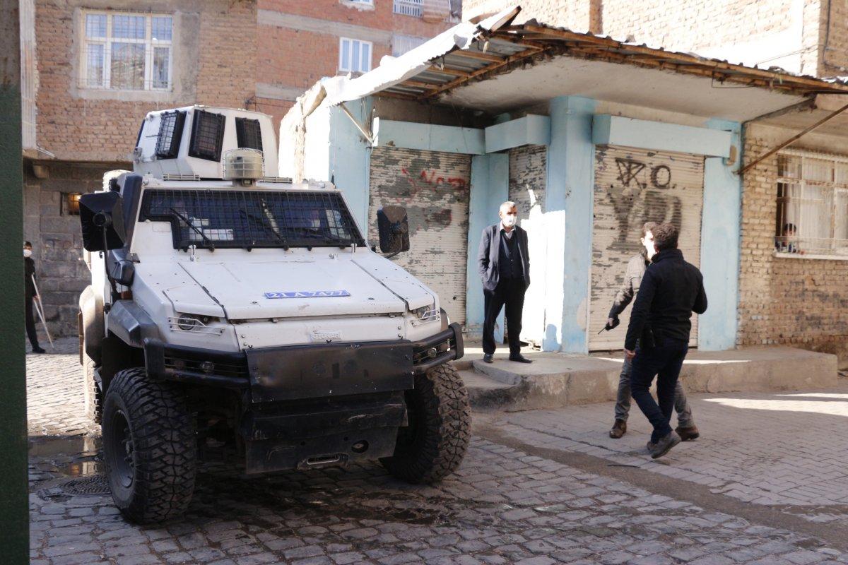 Diyarbakır'da kız çocuğunu kaçırmak isteyen 2 şüpheli tutuklandı