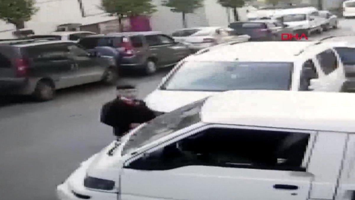 Güngören'de, kamyonetten telefon çalan şüpheli kamerada