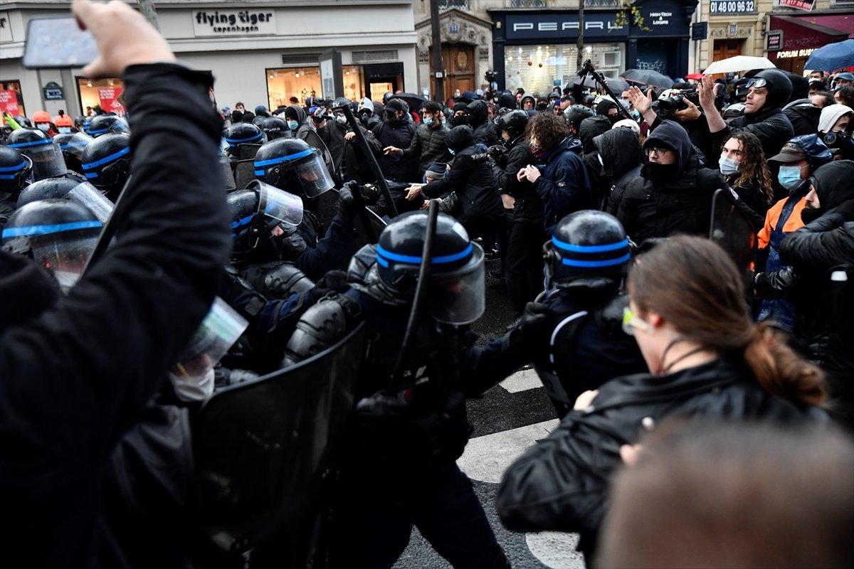Fransız polisinin göstericilere sert müdahalesi