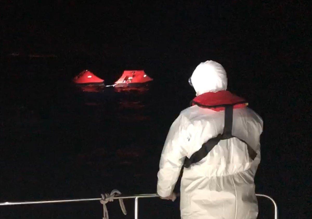 Yunanistan'ın dövüp Türk sularına bıraktığı göçmenler kurtarıldı