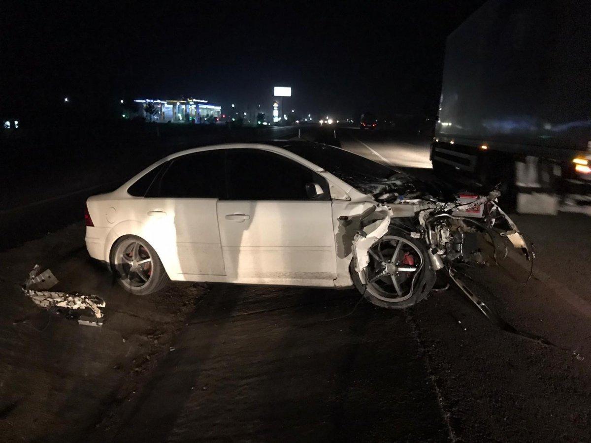 Konya'da tıra çarpan otomobilin motoru yerinden fırladı