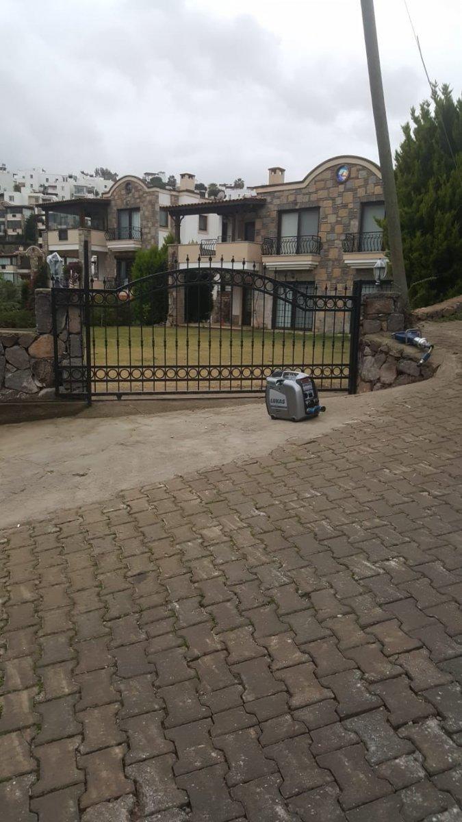 Muğla'da yavru köpeğin yaramazlığı başına iş açtı