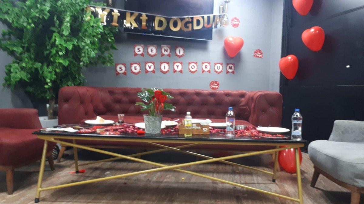 Adana'da koronaya rağmen doğum günü partisi düzenlediler